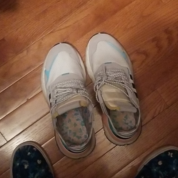 Shoes - Picture 2 of 4